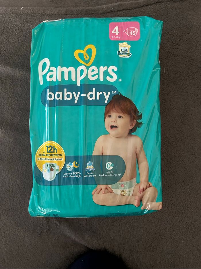 Couche Pampers taille 4