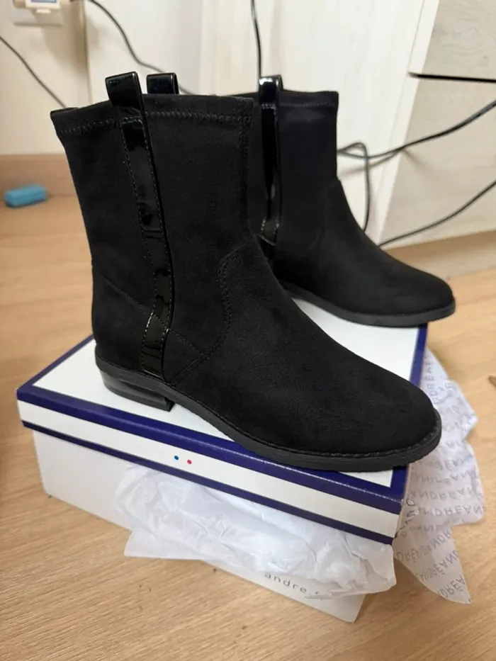 Superbes bottines André en cuir nubuck neuves avec étiquette pointure 31 - photo numéro 2