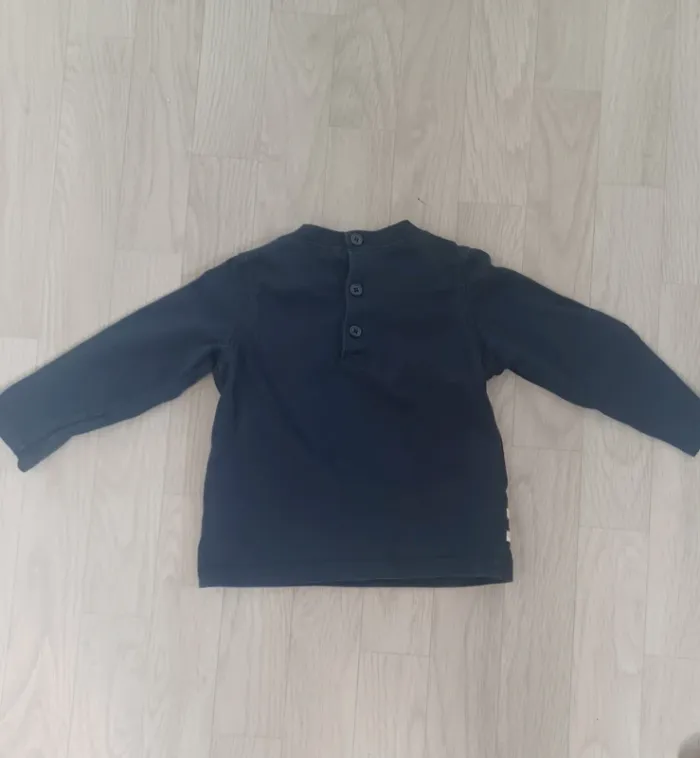 Lot petit pull et 1 t-shirt garçon 18 mois - photo numéro 6