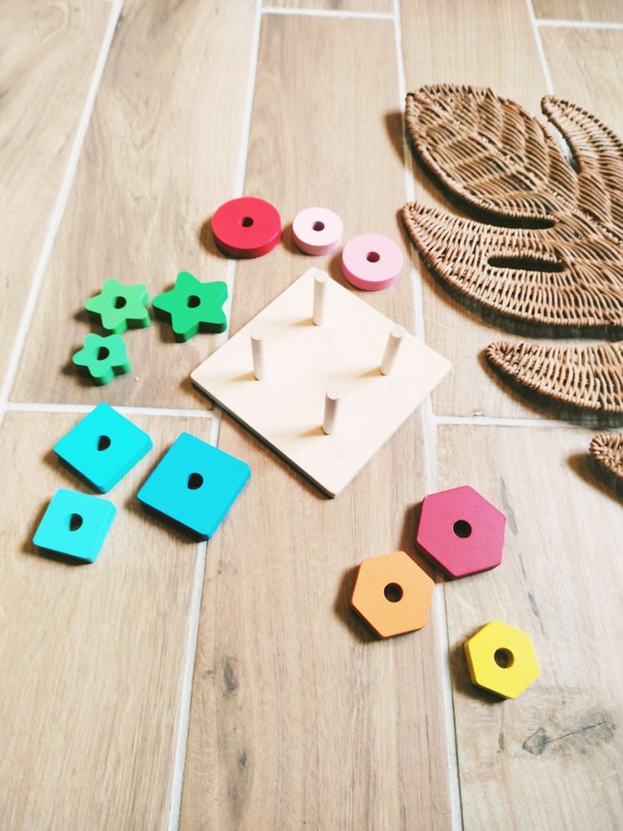 🌼 Formes géométriques multicolores en bois à trier et empiler - photo numéro 2