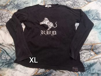 T shirt manches longues noté Rivaldi sur l'étiquette (je ne sais pas si c'est un vrai) talle XL