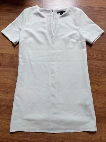 Jolie robe femme courte et décolleté blanche 36