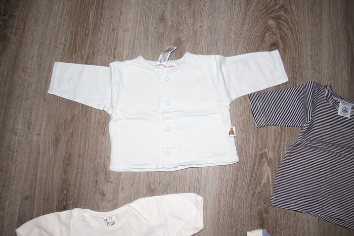 LOT DE 4 VÊTEMENTS BÉBÉ GARÇON "DIVERSES MARQUES" - TAILLE 0/1 MOIS - n°02 - photo numéro 3