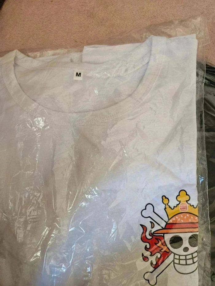T-shirt Onepiece Taille m lot de 2 - photo numéro 2