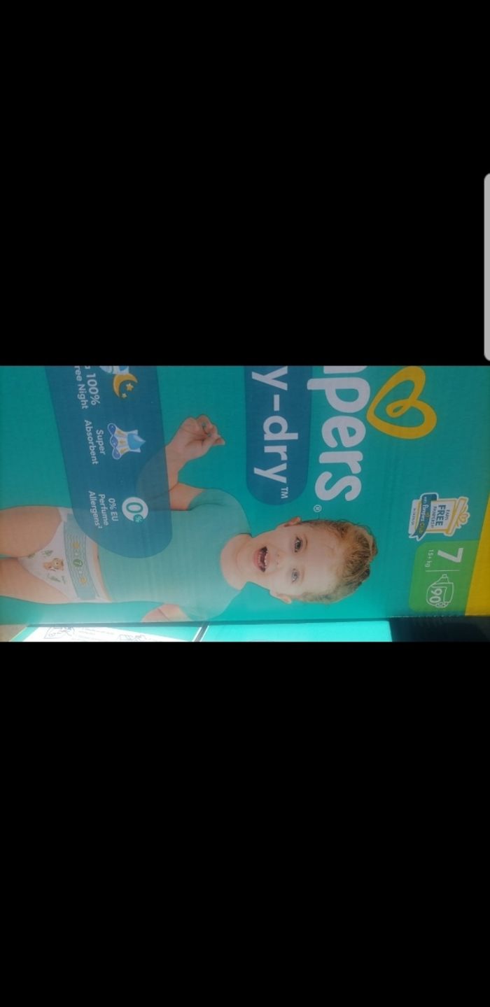 2 paquets de couches Pampers taille 7