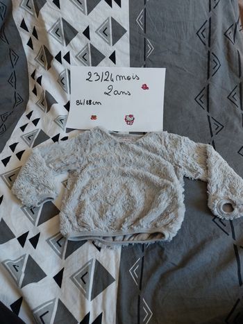 Pull fausse fourure 24 mois