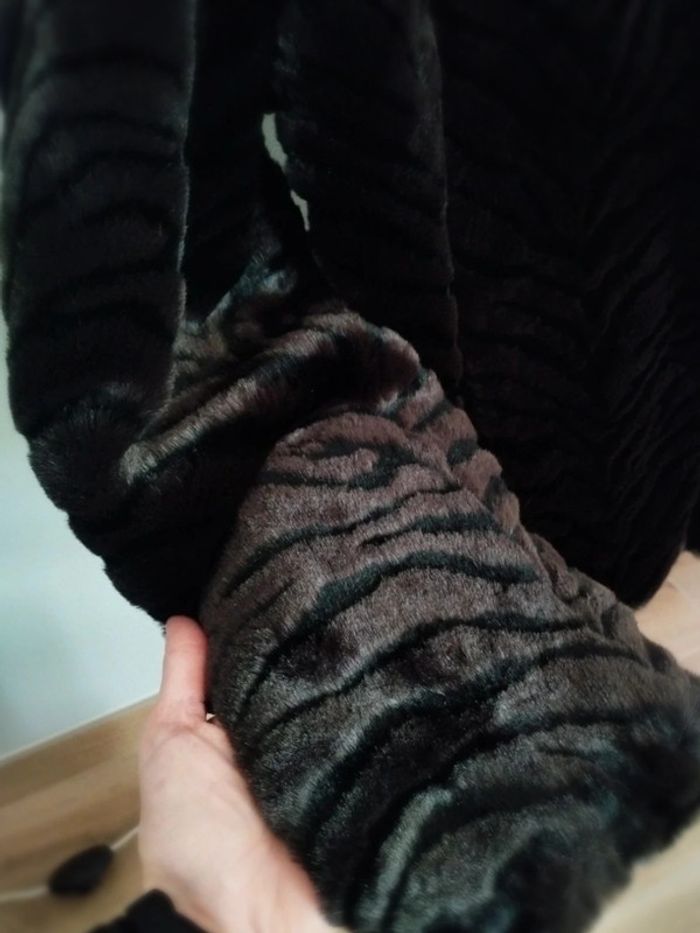 Manteau en fausse fourrure zébrée noir et marron 42 - photo numéro 3