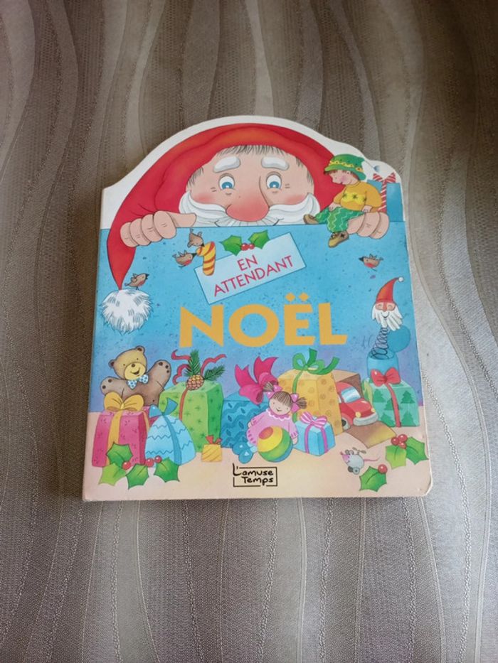 Livre fenêtres en attendant Noël