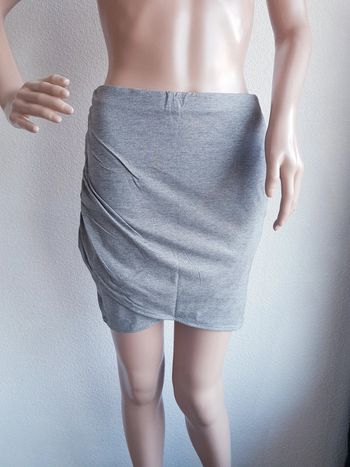 H&M - Jupe drapée - Gris - Médium - Neuve avec étiquette !