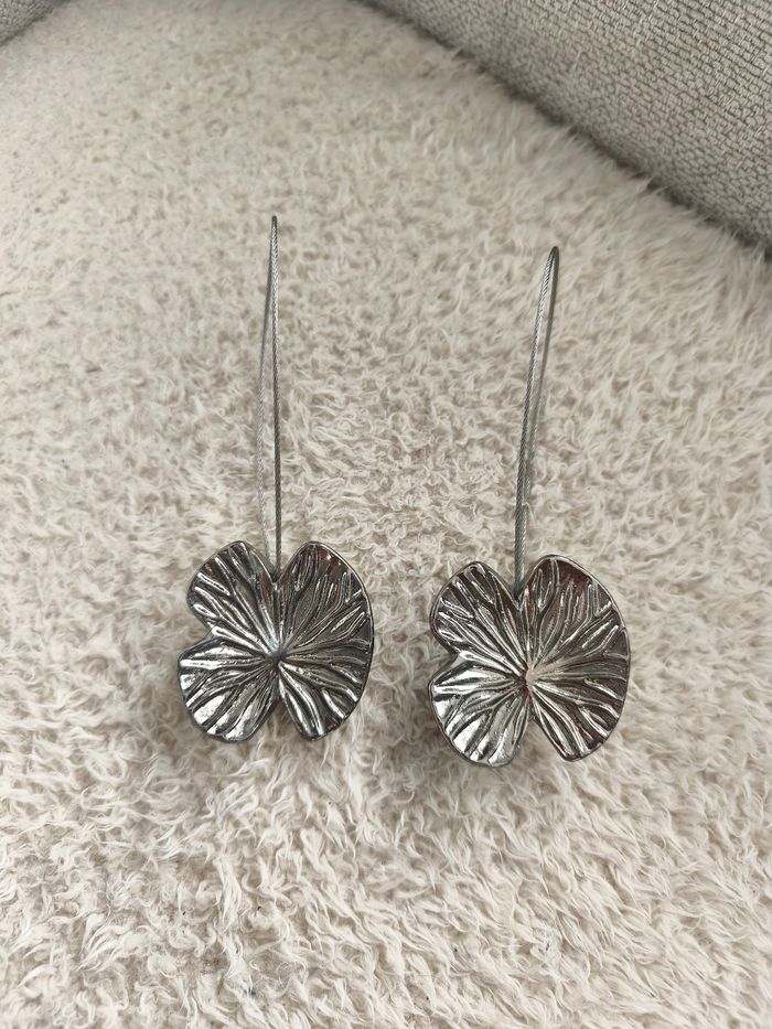 Attaches pour rideaux