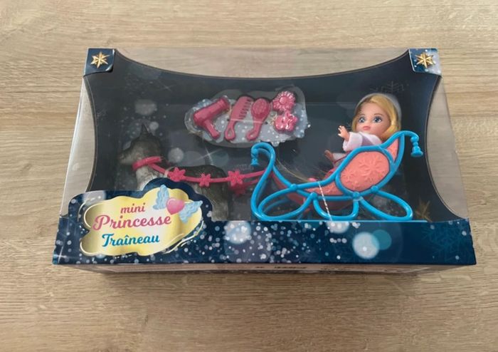 Figurine princesse et traîneau - photo numéro 2