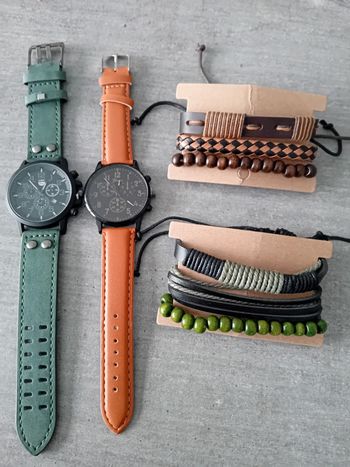 Lot de 2 montres homme neuves + 6 bracelets fantaisies