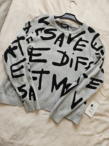 Pull Desigual avec écritures