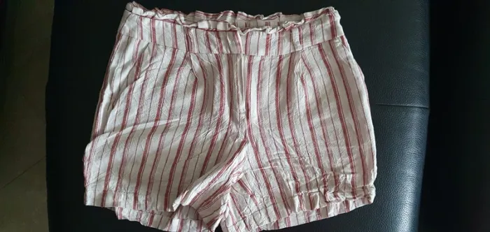 Naf Naf Short écru rayé couleur terracota