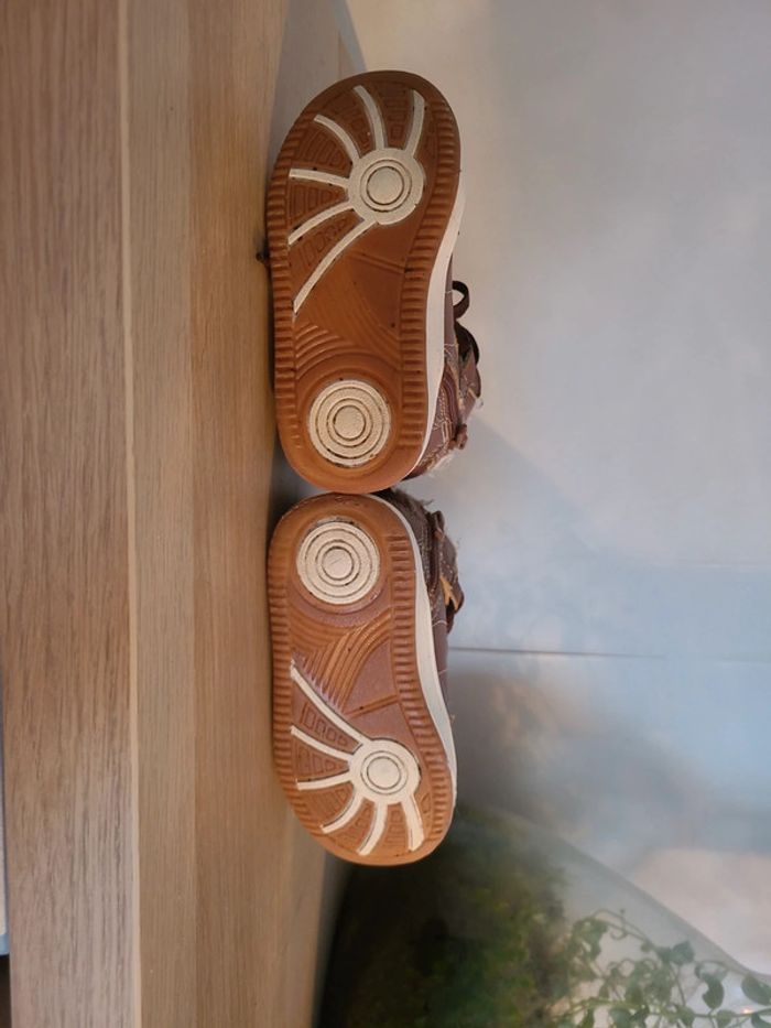 Chaussures taille 22 - photo numéro 4