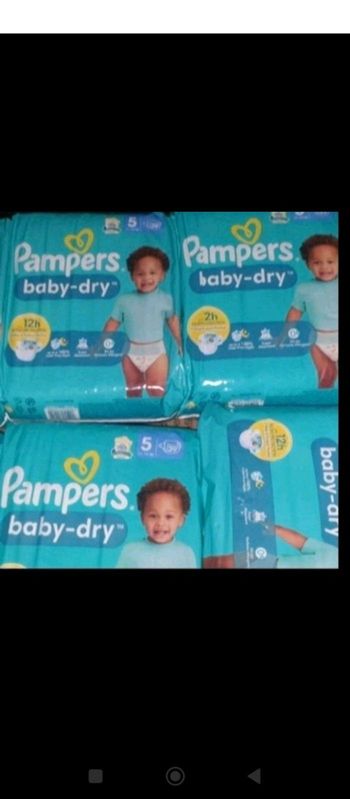 Lot de 4 paquets de couches  pampers taille 5 (2 cartons) à 35€