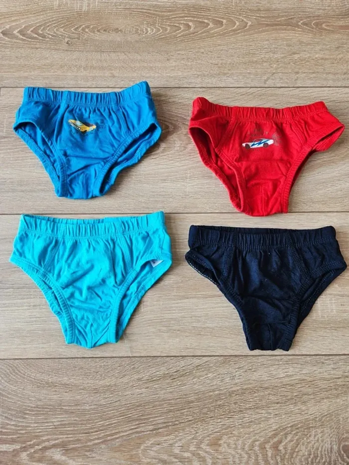 Lot de 4 slip neufs 98/104cm