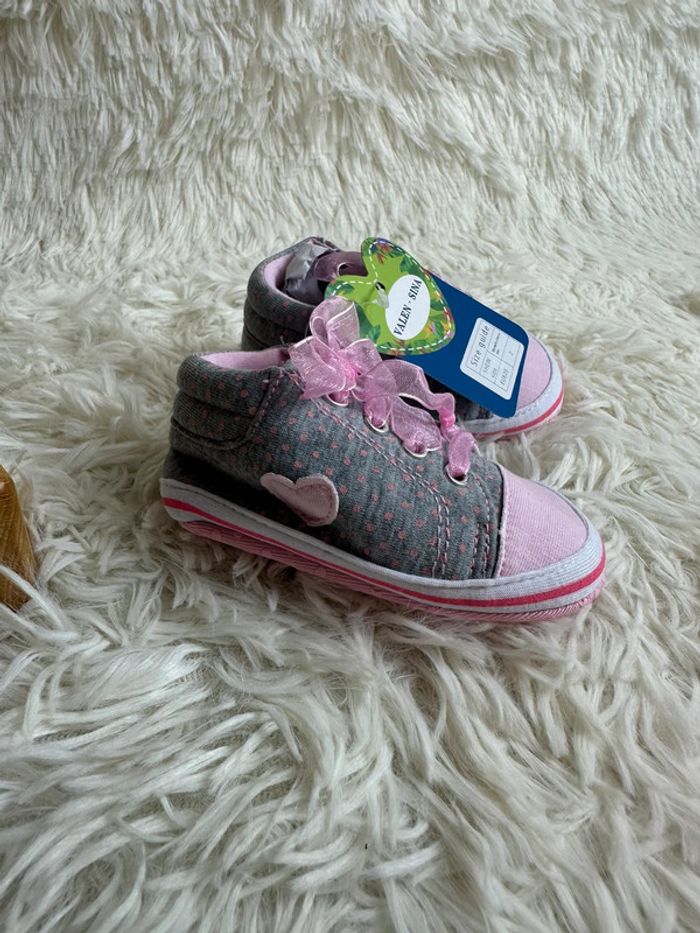 Paire de chaussures roses et grises Valen Sina taille 20 - photo numéro 2