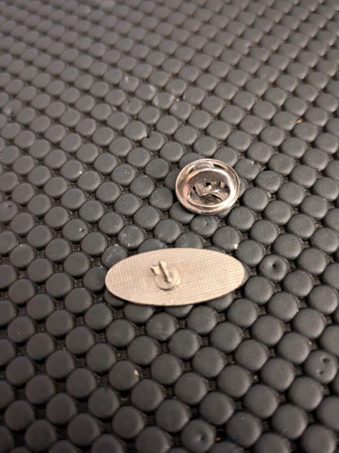 Pin's logo Ford - photo numéro 2