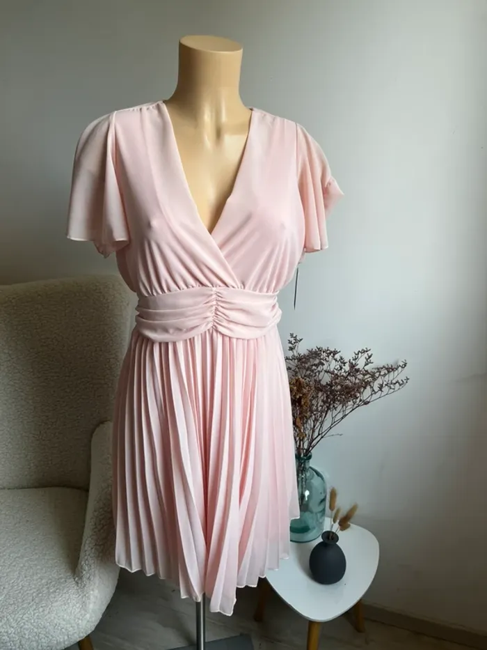 Robe chic rose poudré soldée - photo numéro 4
