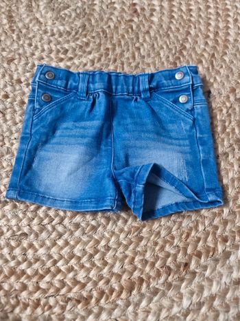 Short en jeans tape à l'œil 18 mois