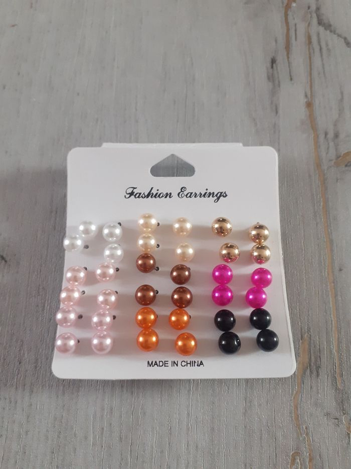 Lot boucles d'oreilles neuves