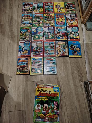 Lot de DVD et magazines Disney
