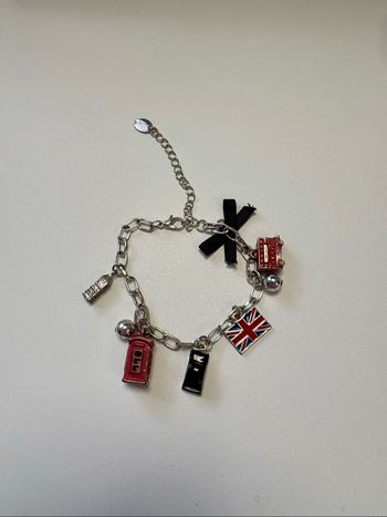 Bracelet breloques thème Londres - Claire’s
