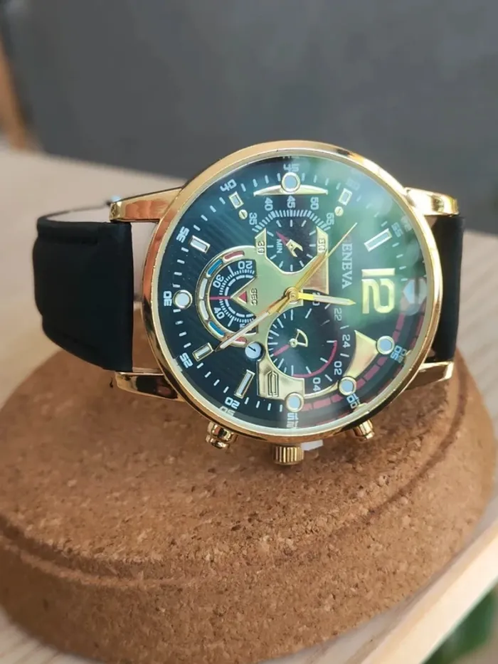 Montre noire dorée intégrale homme élégant - photo numéro 2