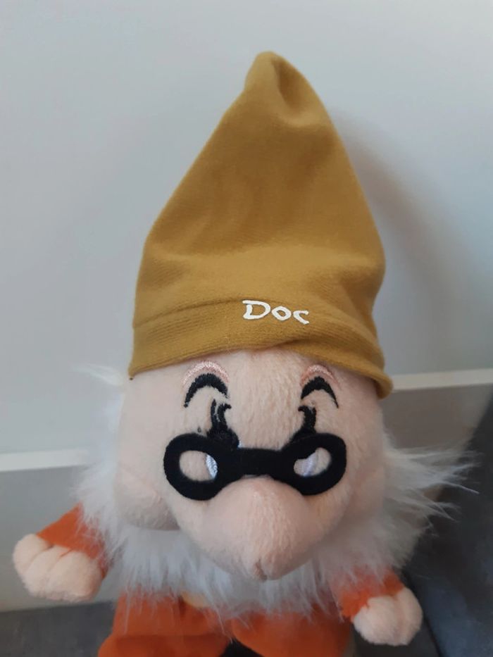 Peluche / Doudou Disney Sega : Nain Doc Blanche Neige - photo numéro 2