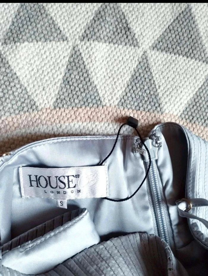 Robe  crayon empire  -  Satin  - gris  argenté - House  of  CB  - S=XS  actuel  - Neuve - photo numéro 7