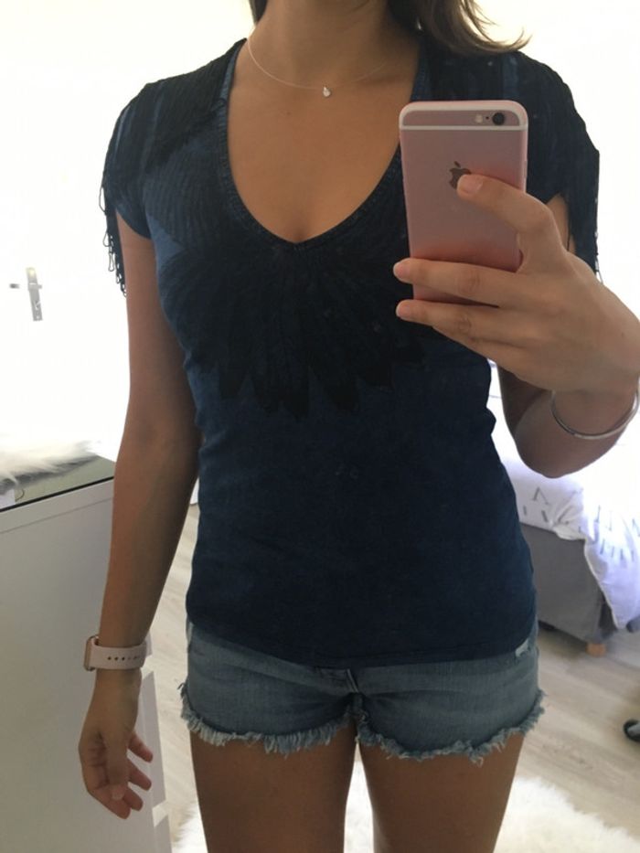 T-shirt Mango bleu marine et franges noires très bon état