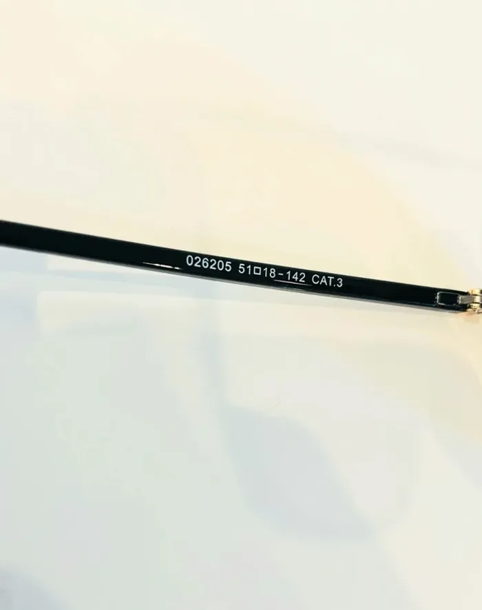 Lunette de soleil femme noire contour doré verres dégradés UV protection catégorie 3 - photo numéro 6
