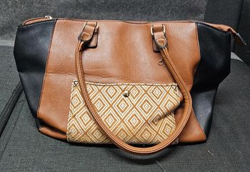 Sac à main.
Gémo.
31x13,5x24cm.