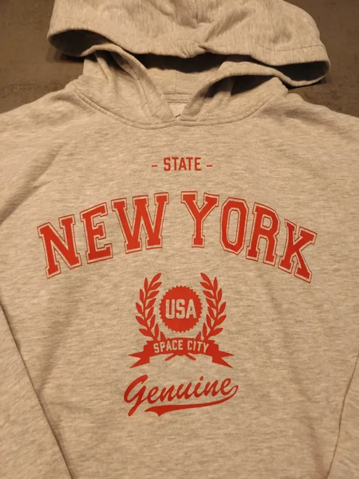 Vends sweat à capuche enfant Kiabi taille XS soit 14 ans . - photo numéro 2