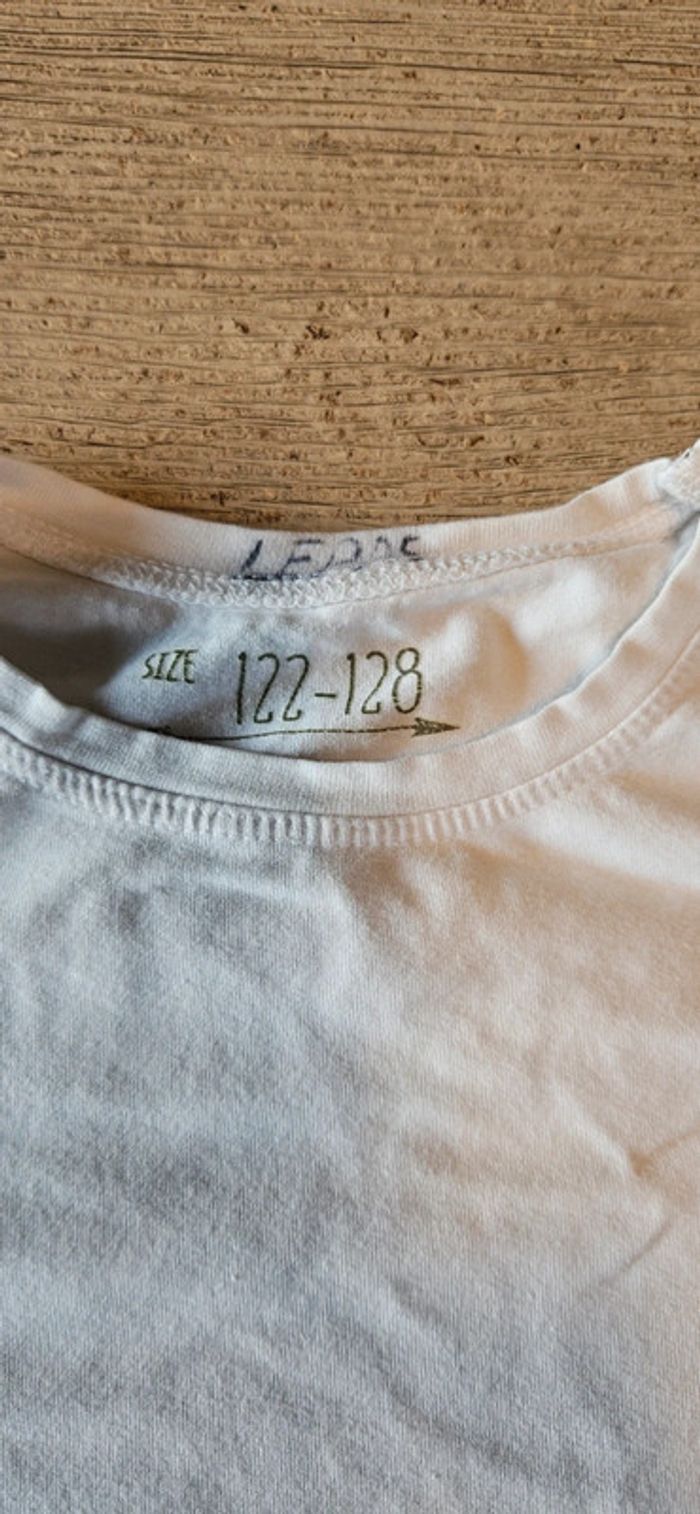 T shirt blanc tout simple, col rond, TQF, 7/8 ans, peu mis - photo numéro 4