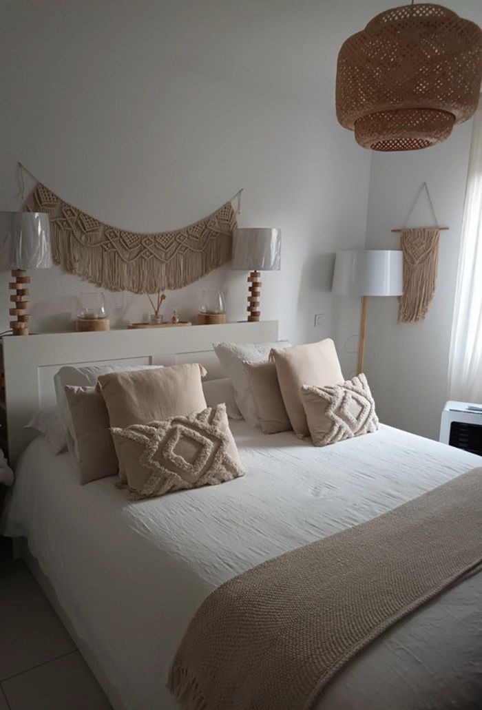 Magnifique parure de lit en coton lavé blanc neuve