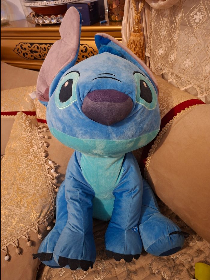 Peuche stitch XL parlant prix 35 euro