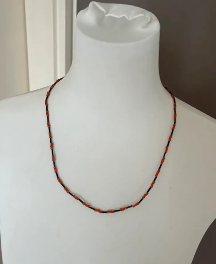Collier sautoir véritable perles orange et noir  délicat, féminin, joli, scintillant, lumineux - photo numéro 3