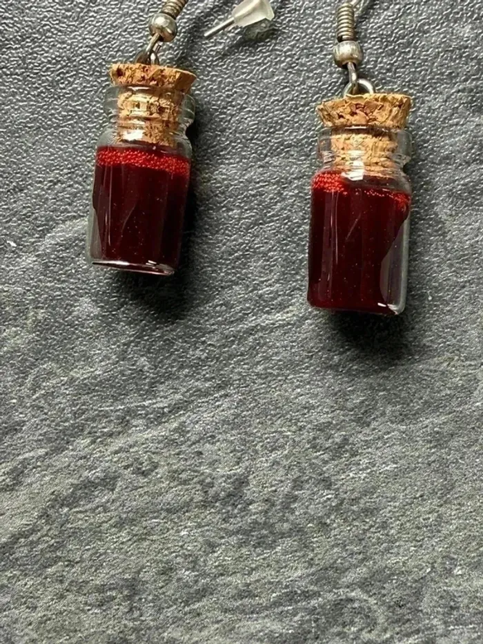 Boucles d’oreilles fiole de faux sang - photo numéro 2