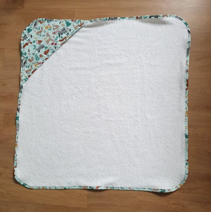 Cape de bain + gant de toilette bébé - photo numéro 2