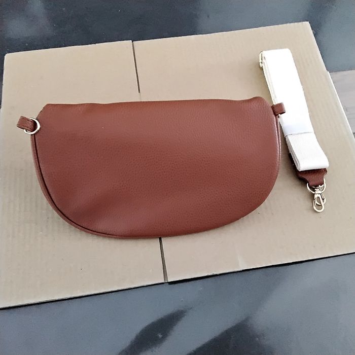 Sac bandoulière forme banane  de marque inconnu - photo numéro 4
