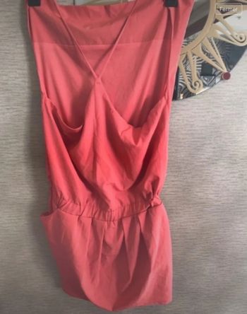 Robe. À fine bretelle