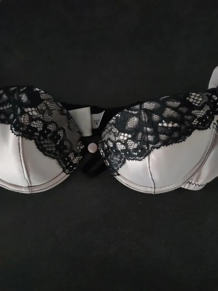 Soutien gorge - photo numéro 3
