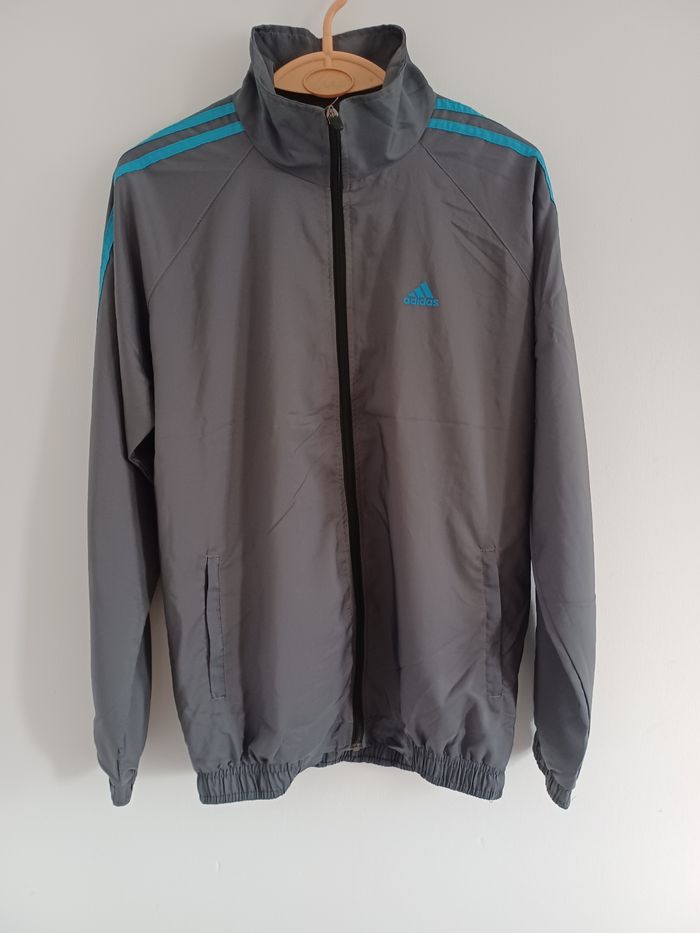 Veste Adidas grise bandes bleues Taille M Asian L Très bon état