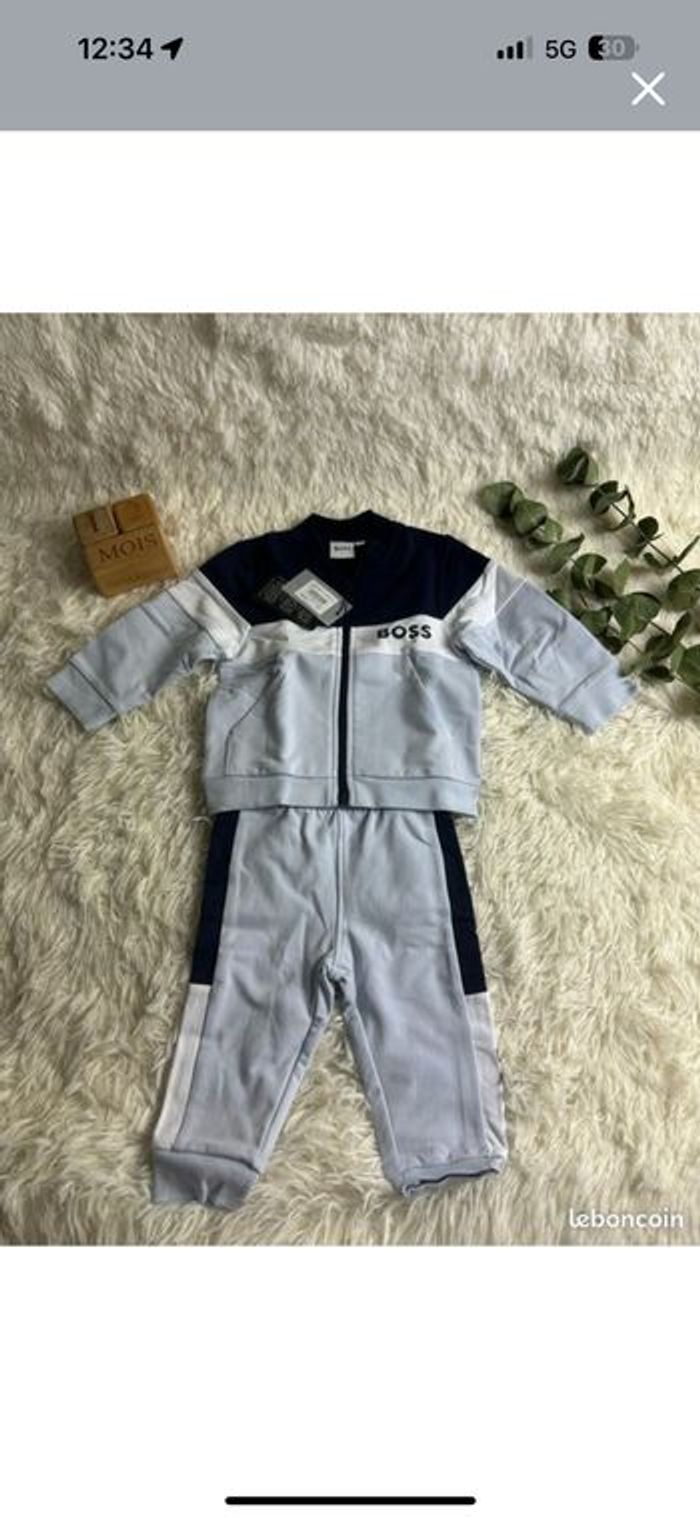 Ensemble jogging BOSS taille 12 mois