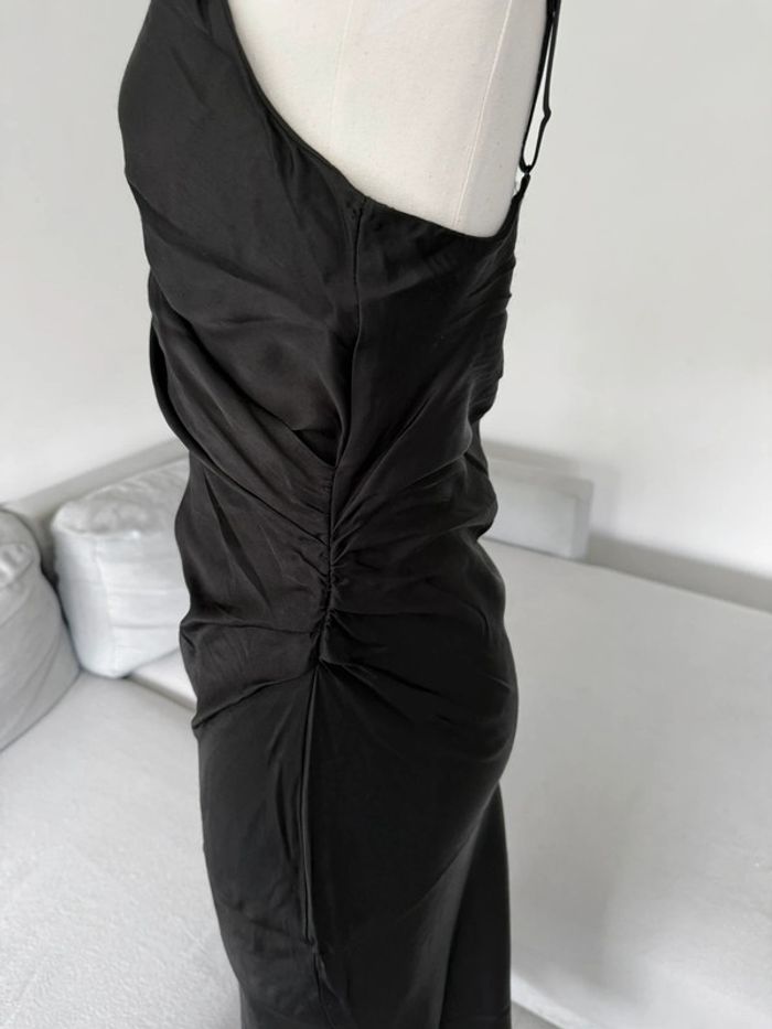 Robe noir satinée ZARA - photo numéro 4