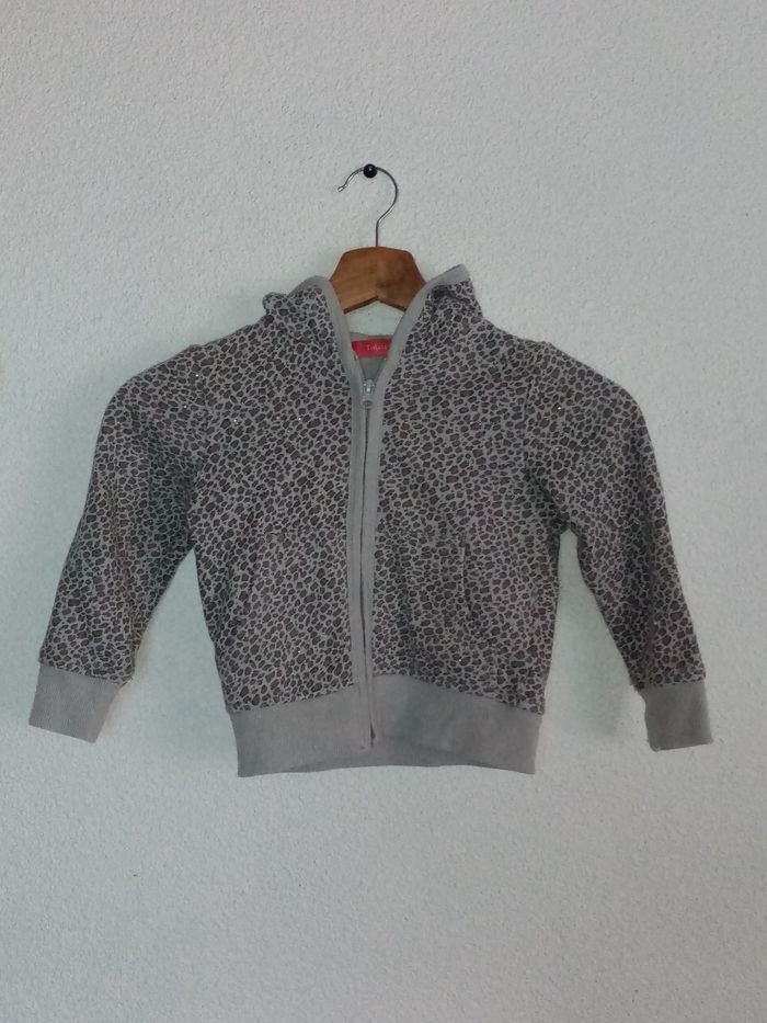 4 ans tissaia veste grise zippé a capuche leopard toutes saisons /très bonne état - photo numéro 3