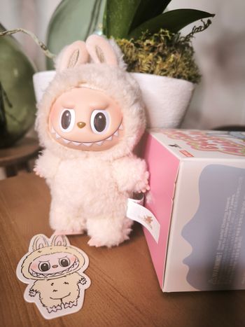 Labubu Exciting Macaron – Modèle Soymilk