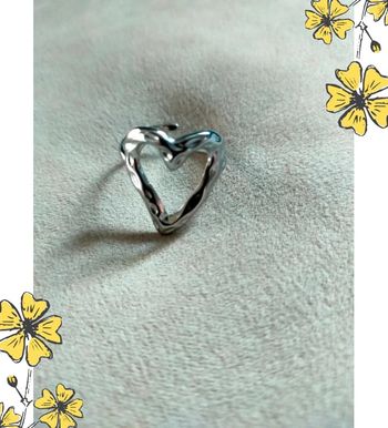 Bague ouverte cœur argenté – Élégante & intemporelle